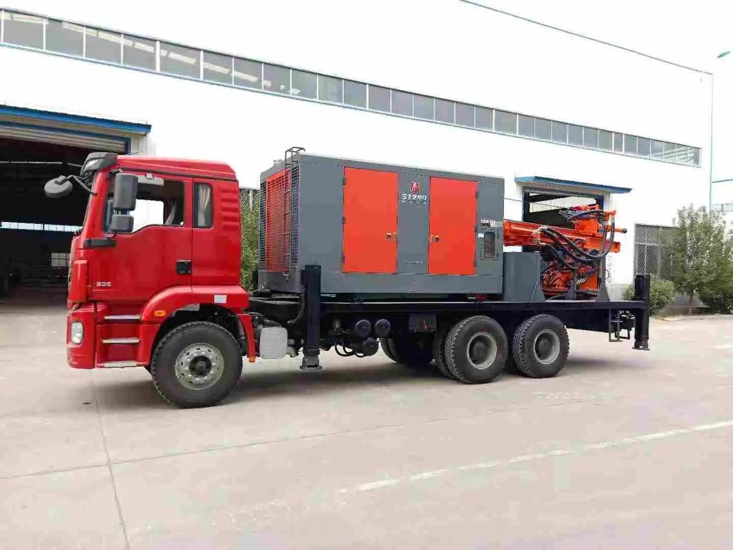 Truck-mounted water well drilling rig