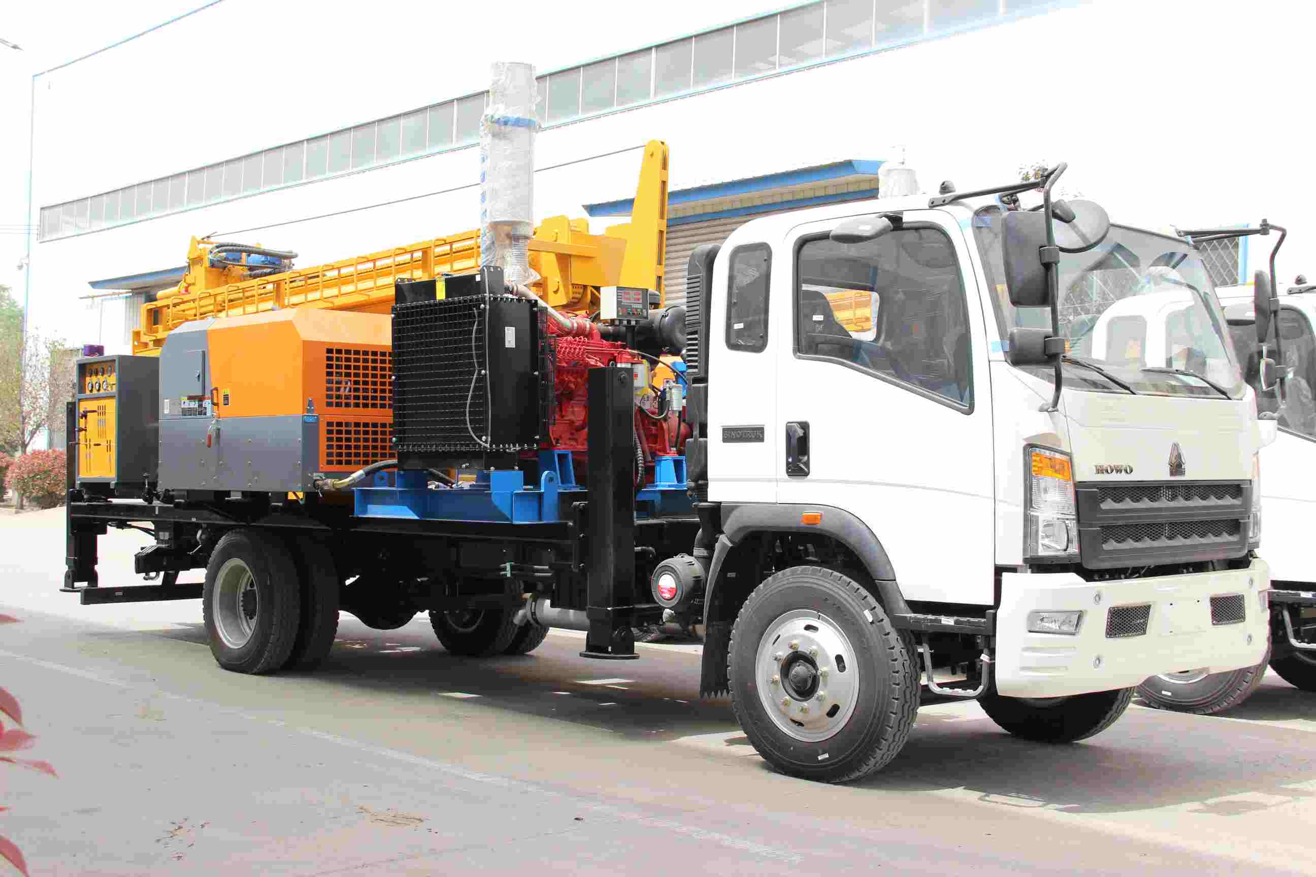 Буровая установка для бурения скважин на воду на грузовике Truck-mounted water well drilling rig
