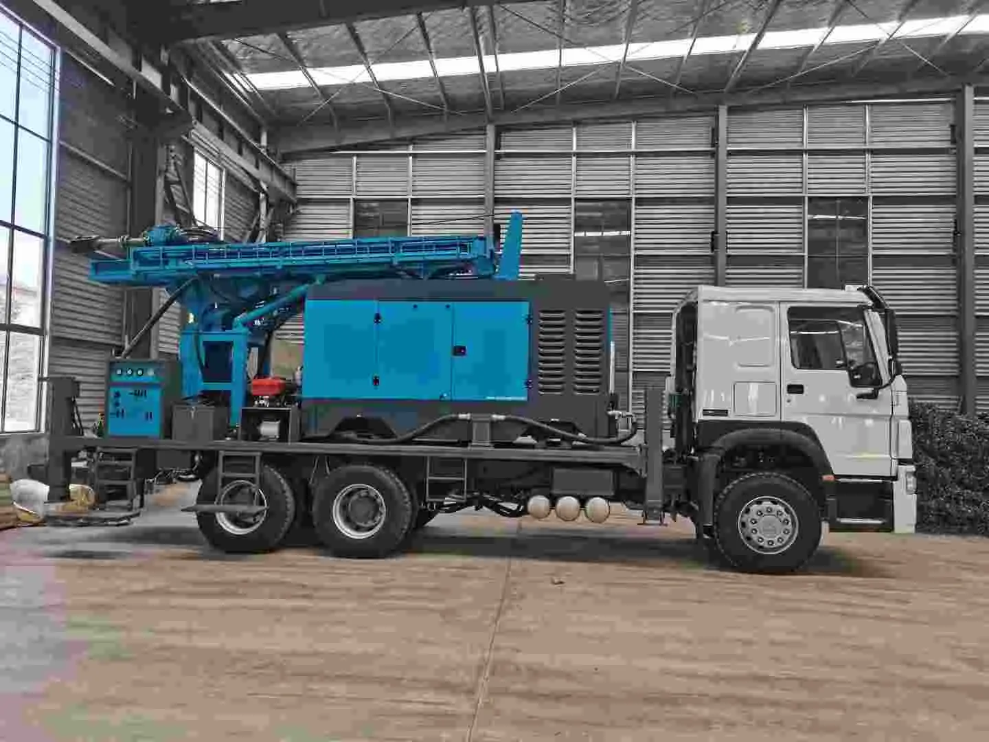 Truck-mounted water well drilling rig